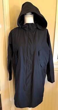 Everlane Women’s Black Hooded Long Rain Coat Button Front Size S